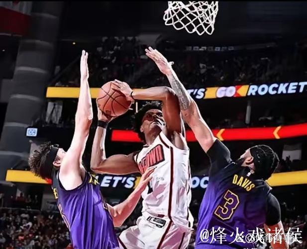 阿门半场手感欠佳,7投2中砍下6分7篮板4助攻 阿门半场手感欠佳,7投2中砍下6分7篮板4助攻