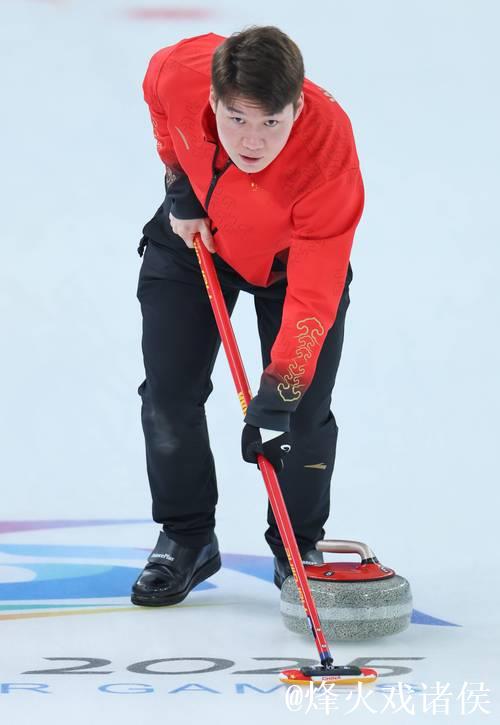 中国冰壶男队以9-3战胜韩国 确保循环赛前三名